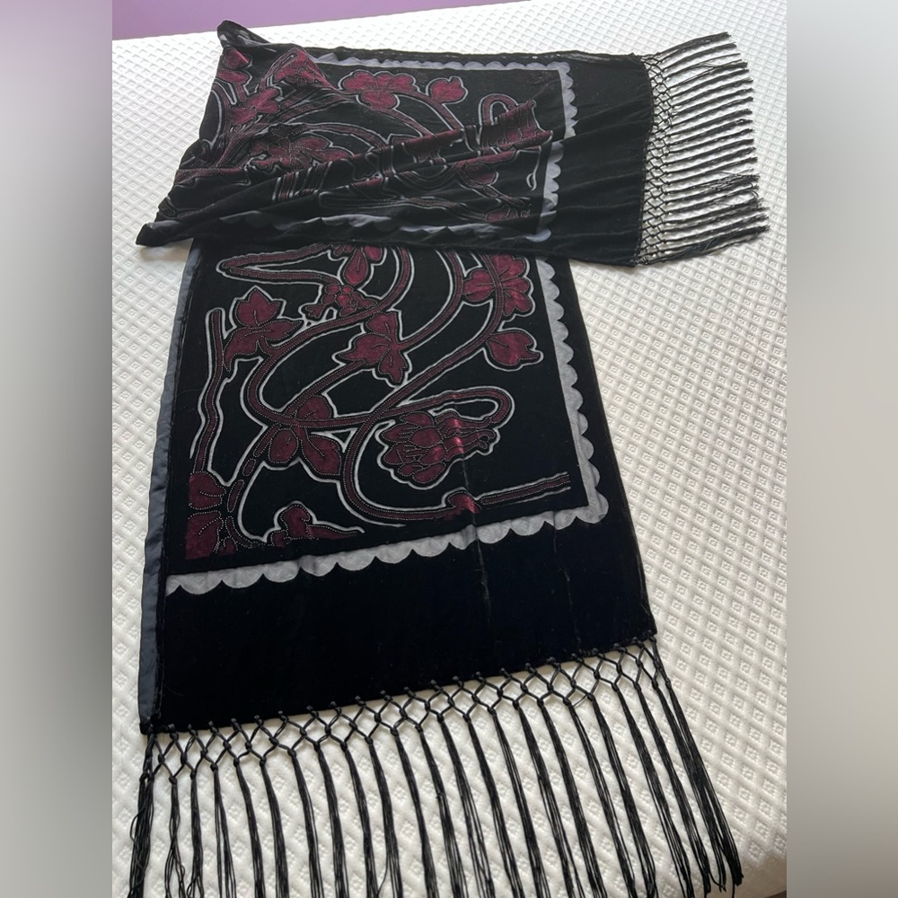 Eleganza Velveteen Cutout Scarf